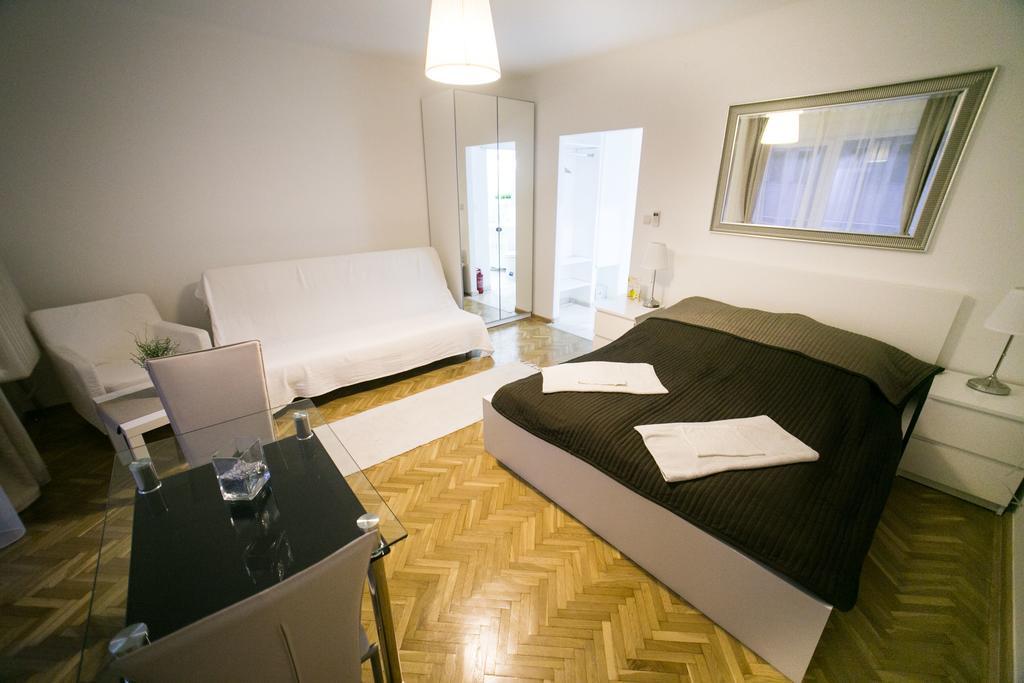 Budapest Downtown Apartments With Balcony & Optional Garage & Restaurant In The Building 部屋 写真