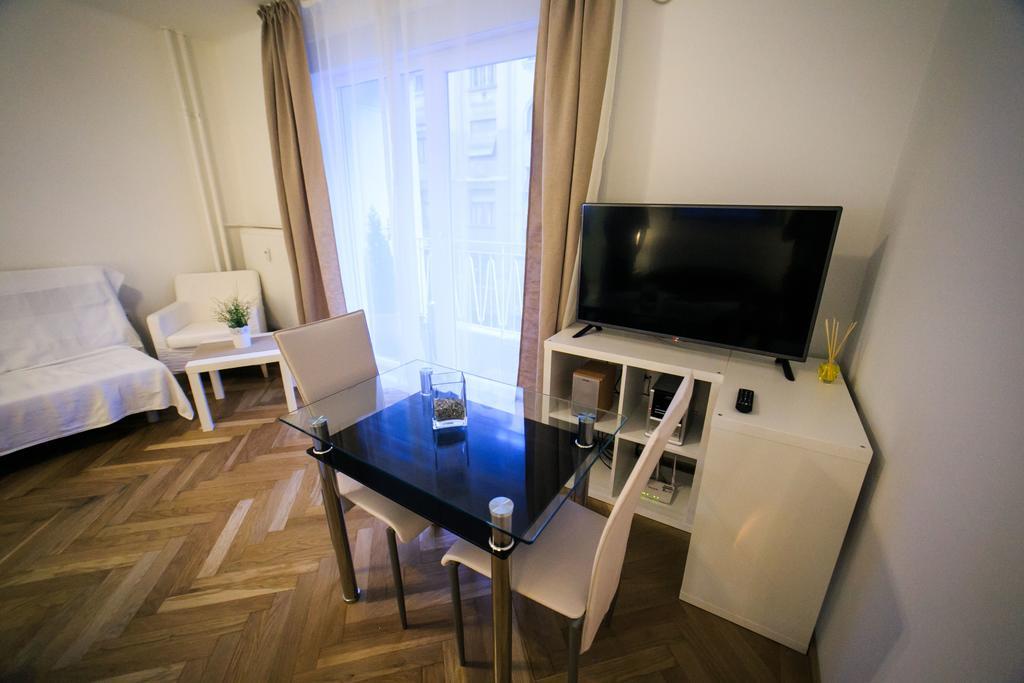 Budapest Downtown Apartments With Balcony & Optional Garage & Restaurant In The Building 部屋 写真