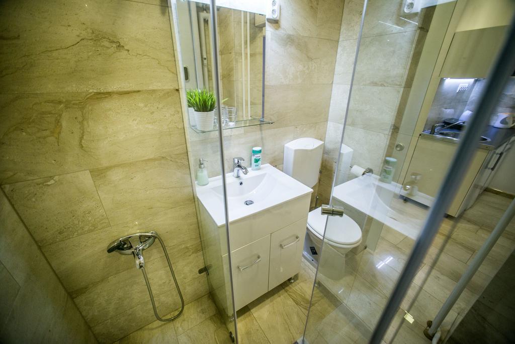 Budapest Downtown Apartments With Balcony & Optional Garage & Restaurant In The Building 部屋 写真